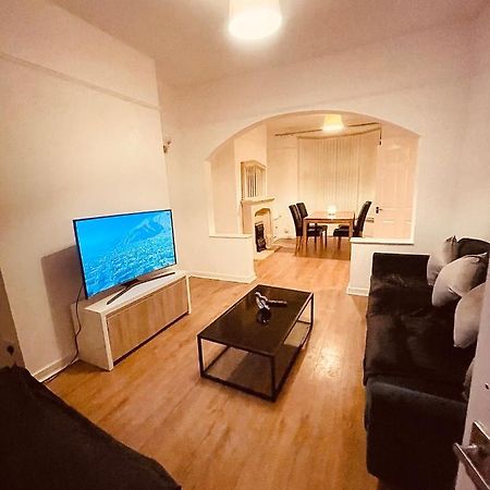 Cute Spacious 2 Bedroom House, Sleeps 8, Free Street Parking, Easy Access Lock Box Entry, 2 Minute Drive From City Centre Ливерпуль Экстерьер фото