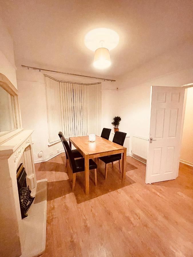 Cute Spacious 2 Bedroom House, Sleeps 8, Free Street Parking, Easy Access Lock Box Entry, 2 Minute Drive From City Centre Ливерпуль Экстерьер фото
