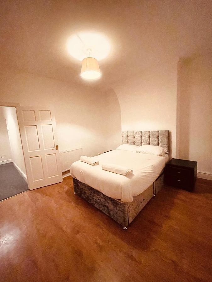 Cute Spacious 2 Bedroom House, Sleeps 8, Free Street Parking, Easy Access Lock Box Entry, 2 Minute Drive From City Centre Ливерпуль Экстерьер фото