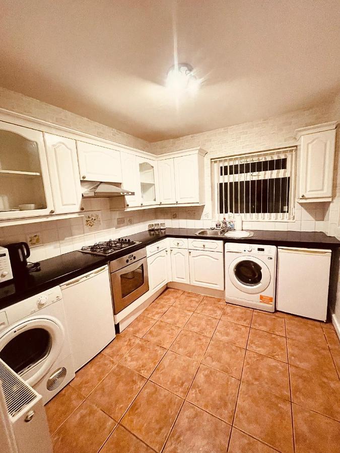 Cute Spacious 2 Bedroom House, Sleeps 8, Free Street Parking, Easy Access Lock Box Entry, 2 Minute Drive From City Centre Ливерпуль Экстерьер фото