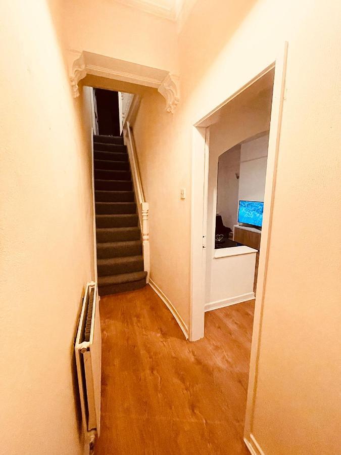 Cute Spacious 2 Bedroom House, Sleeps 8, Free Street Parking, Easy Access Lock Box Entry, 2 Minute Drive From City Centre Ливерпуль Экстерьер фото