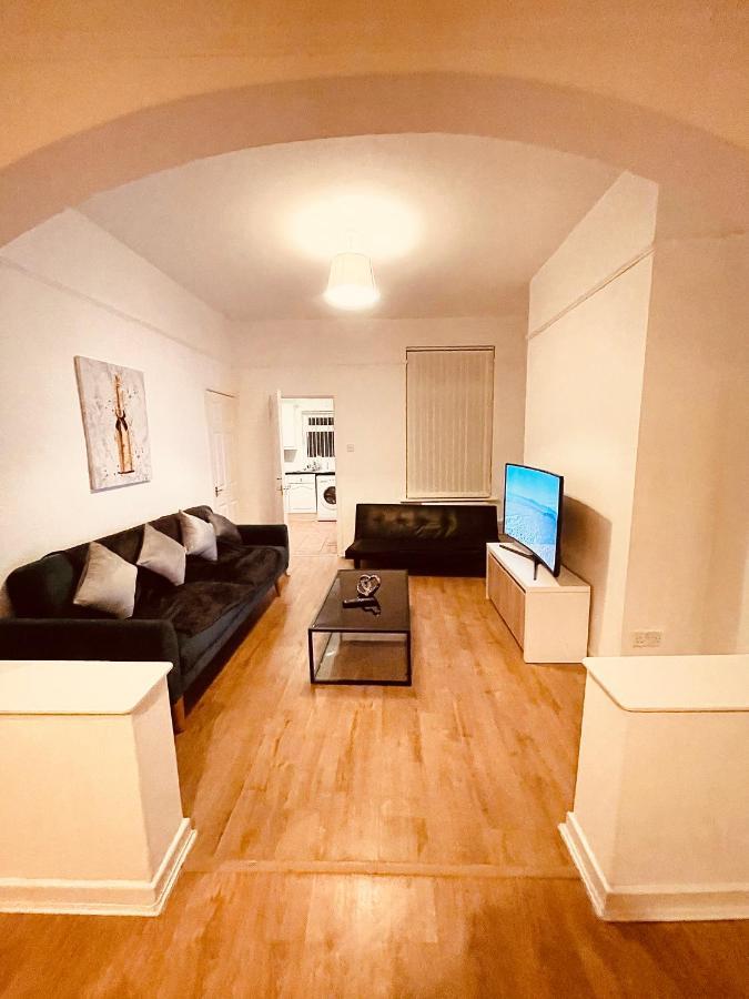 Cute Spacious 2 Bedroom House, Sleeps 8, Free Street Parking, Easy Access Lock Box Entry, 2 Minute Drive From City Centre Ливерпуль Экстерьер фото