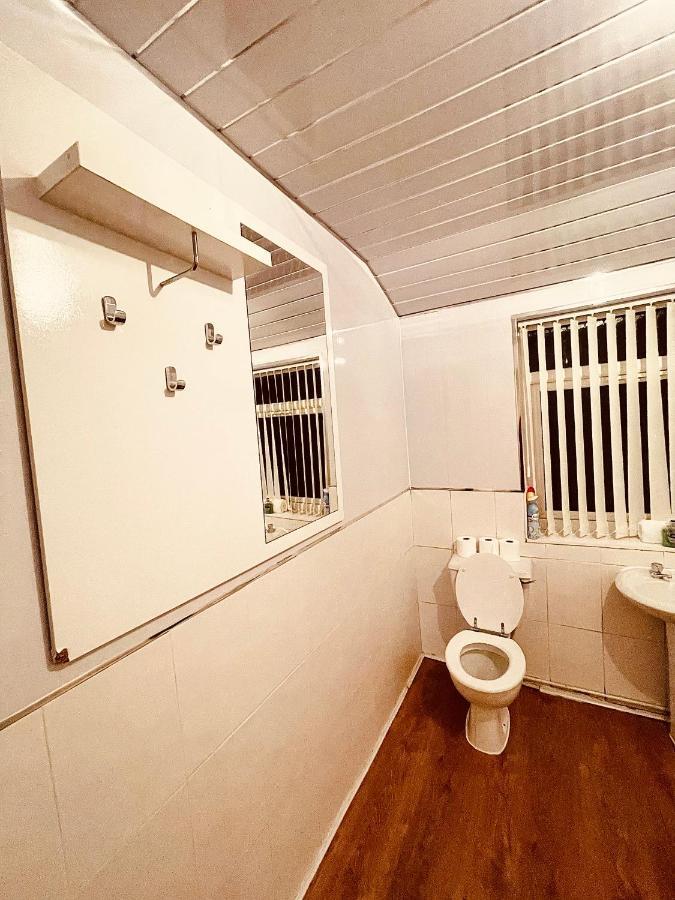 Cute Spacious 2 Bedroom House, Sleeps 8, Free Street Parking, Easy Access Lock Box Entry, 2 Minute Drive From City Centre Ливерпуль Экстерьер фото