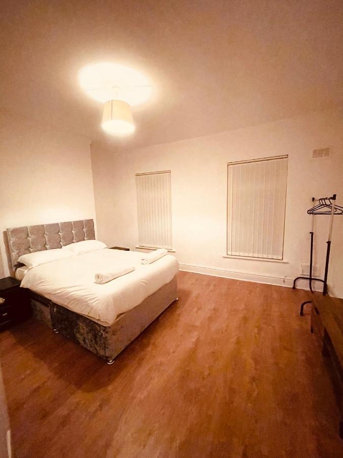 Cute Spacious 2 Bedroom House, Sleeps 8, Free Street Parking, Easy Access Lock Box Entry, 2 Minute Drive From City Centre Ливерпуль Экстерьер фото